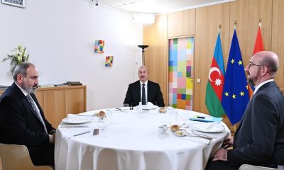 İlham Aliyev, Brüksel’de AB Konseyi Başkanı Charles Michel ve Ermenistan Başbakanı Nikol Paşinyan ile öğle yemeğinde ortak bir toplantı yaptı.