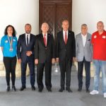 Cumhurbaşkanı Ersin Tatar, KKTC Taekwondo Judo Karate Akido Hapkido Kungfu Kurash Wushu Federasyonu Başkanı Eyüp Zafer Gökbilen ve Bulgaristan’da düzenlenen GTF Dünya Şampiyonası’na katılan ve başarılı olan sporcularla antrenörlerini kabul etti