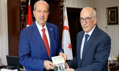 Cumhurbaşkanı Ersin Tatar’a, Güven Silman tarafından kaleme alınan “Kıbrıs Üzerine Notlar” kitabı takdim edildi