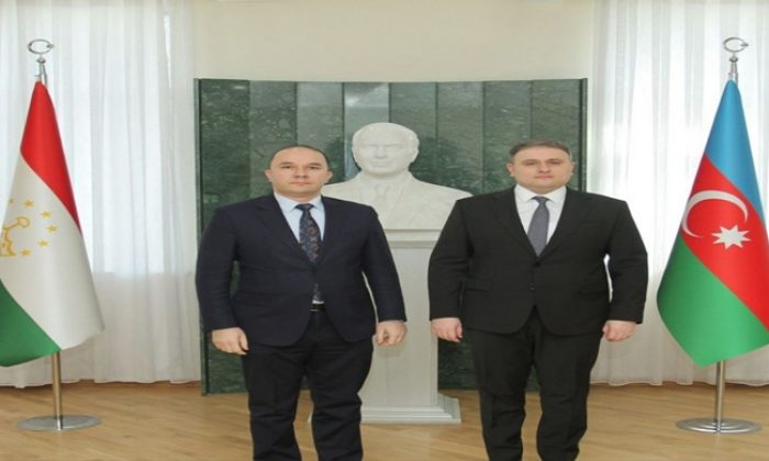 Büyükelçinin Azerbaycan Savunma Sanayii Bakanı ile görüşmesi