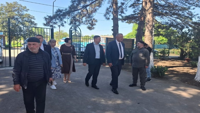 Okullar, anaokulları, buz pateni pisti: Birleşik Rusya, bölgelerdeki kamu program alanlarında sermaye onarımlarının ilerleyişini denetliyor