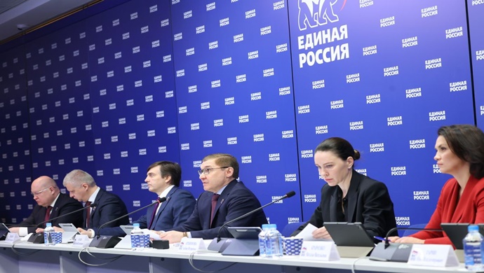 Vladimir Yakushev: Birleşik Rusya programı kapsamında 6.500’den fazla okul yenilendi