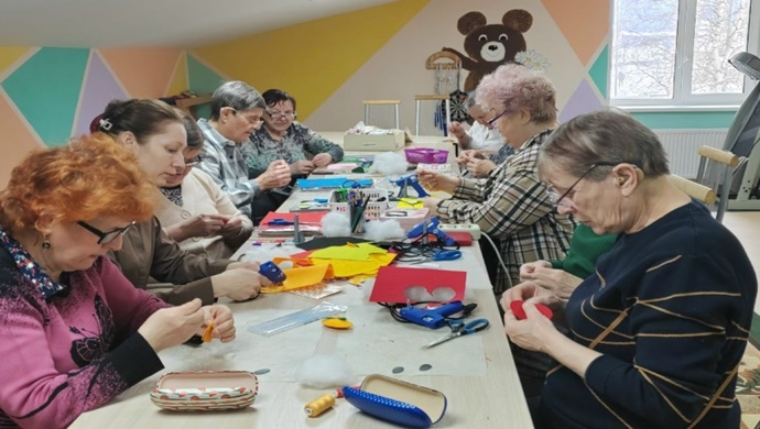 Birleşik Rusya, Nadym’de (Yamalo-Nenets Özerk Okrugu) emekliler için bir el sanatları atölyesi düzenledi