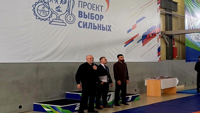 В Нефтеюганске (ХМАО) по инициативе «Единой России» прошли соревнования по вольной борьбе