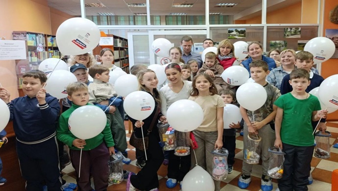 Eğlenceli yarışmalar, bilgi yarışmaları ve tıbbi muayeneler: Birleşik Rusya Çocuk Günü’nü kutladı